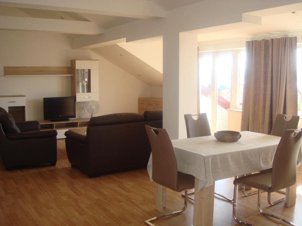 Apartments Jelicic Selce Exterior photo