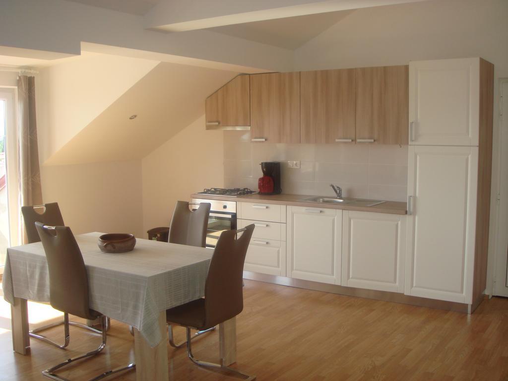 Apartments Jelicic Selce Exterior photo